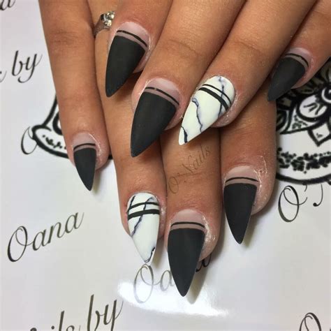 5 Excellent Mountain Peak Nail Tutorials We Love this Winter - Nail ...