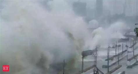 Cyclone Tauktae: Visuals from Marine Drive in Mumbai - The Economic ...