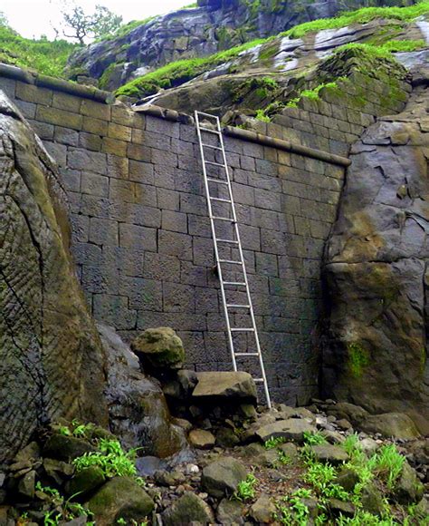 Peb / Vikatgad fort | Konkankatta.in