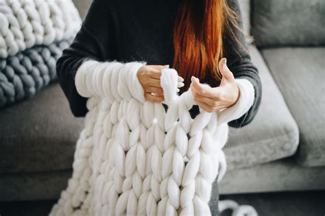 How to make a chunky knit blanket - DIY guide for beginners | Chunky ...