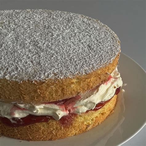 Victoria Sponge Cake with Strawberry Jewels Recipe by @beatrixbakes