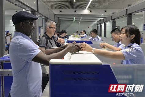 上海浦东机场口岸出入境人数首破3500万-国际在线