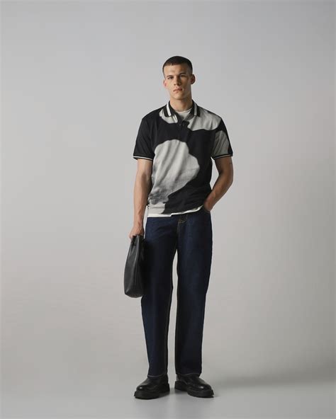 Buy Black Floral Print Regular Fit T-shirt Online at Muftijeans