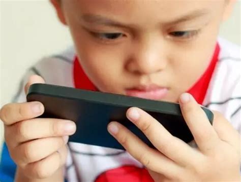 孩子玩手机上瘾父母该怎么办，可以强制没收手机吗？-运动宝贝早教官网
