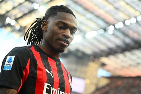 Barcelona Fans Fantasize Over Rafael Leão Transfer Rumors