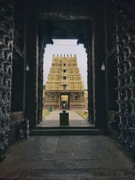 7 Famous Temples In South India You Must Visit