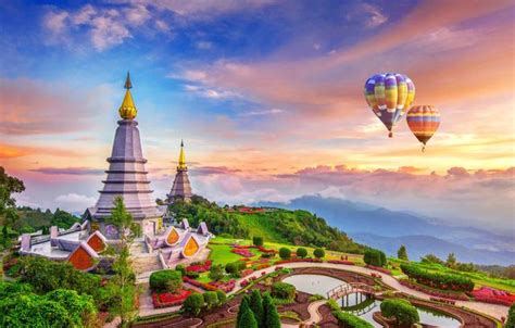 旅游达人Travelblog - 泰国曼谷必去拍照的黎明寺 Wat Arun ！ 真的很美！