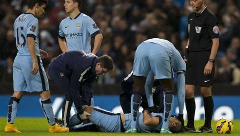 Sergio Aguero suffers knee injury in Manchester City win | EPL 2014 ...