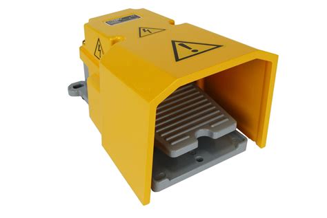 Buy TEMCo Extra Heavy Duty Foot Switch - CN0004 W Guard 15A SPDT ...