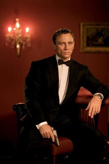 【官中】丹尼尔·克雷格的首部007 - 《007皇家赌场》幕后制作记录_哔哩哔哩_bilibili