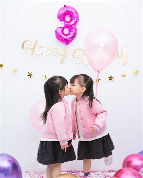 【细女靓咗】晒粉红Cute Cute影楼相 熊黛林幸福宣告孖女三岁嘞 | 星岛日报