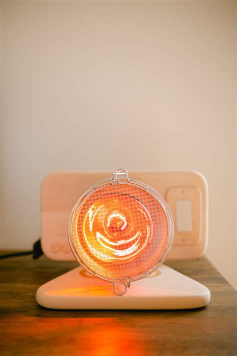 Using an Infrared Light for Healing 的图像结果