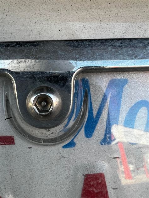 How to Detach License Plate – Outdoor Driving