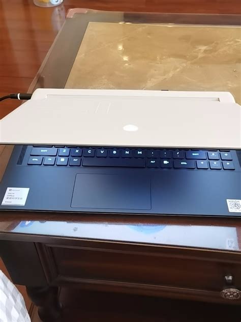 Alienware X15 Down Lit 的图像结果