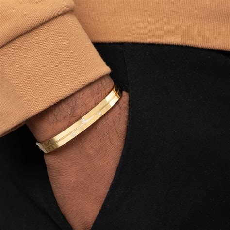 THREE DUS DIAMOND GOLD KADA BRACELET FOR MEN– Zeyraa