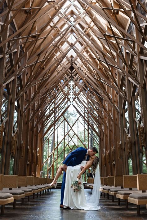 Arkansas wedding chapel in the woods | Honestweddingadvice.com