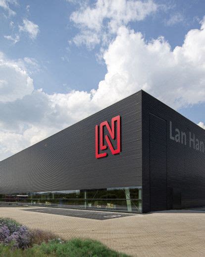 High-Tech Industrial Architecture 的图像结果