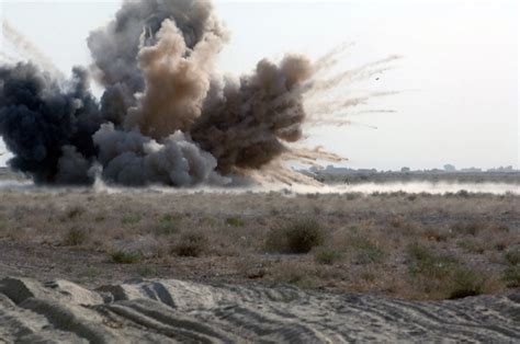 Exploding Tanks 的图像结果