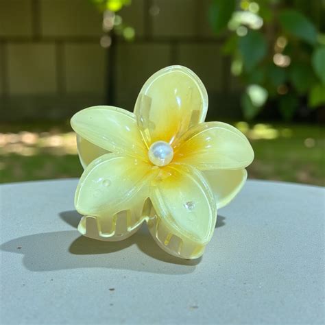 Flower Claw Clip – Nakshatra Jewelry