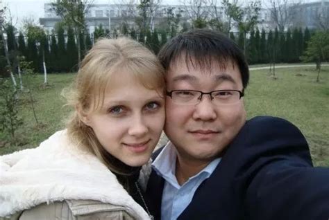 俄罗斯美女欲嫁中国小伙，不要彩礼却没人敢娶，因为婚后丈夫难受|俄罗斯|彩礼|俄罗斯美女_新浪新闻
