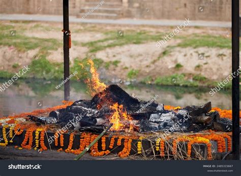 Smoldering Funeral Pyre Cremation Ceremony Pashupatinath Stock Photo ...