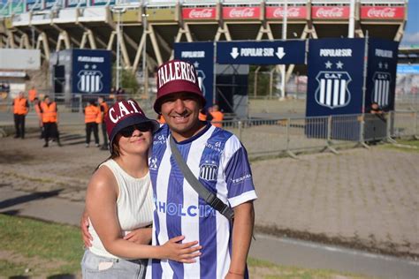 Las y los hinchas matadores en un 14 de febrero junto a su amor... Talleres