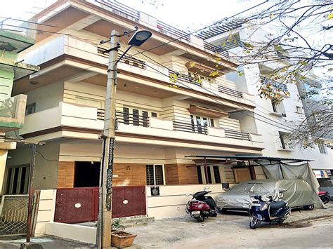 Robbers gag, bind man, to loot his boss’s house