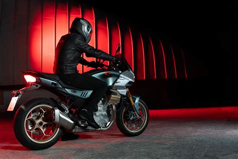 2025 Motorcycle Model Fuel Economy Guide in MPG and L/100km