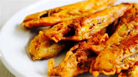 What makes Bengal’s topse mach bhaja a culinary classic?