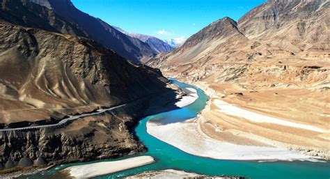 पंचतत्व: साल के दस महीने समंदर तक पहुँचने से महरूम हो गयी है सिंधु ...