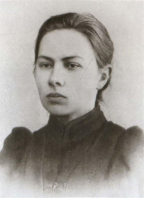 Nadezhda Krupskaya - The woman at the very center of the organization ...