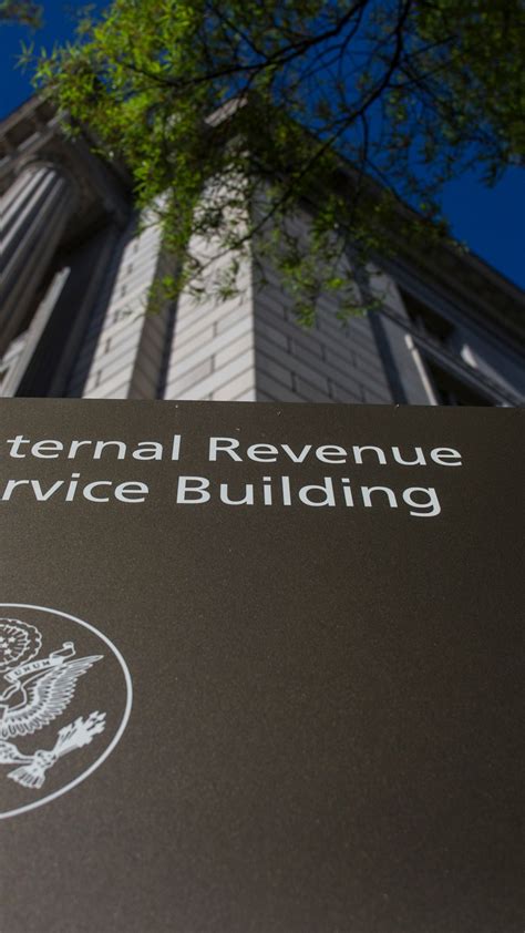 DIA keeps Pikes Peak shuttle lot open indefinitely | FOX31 Denver