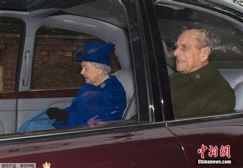 英女王患重感冒后首次公开亮相 出席教堂礼拜_新闻中心_中国网