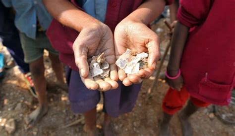 Global Spotlight on Illegal Mica Mines Drives Jharkhand Villagers to ...