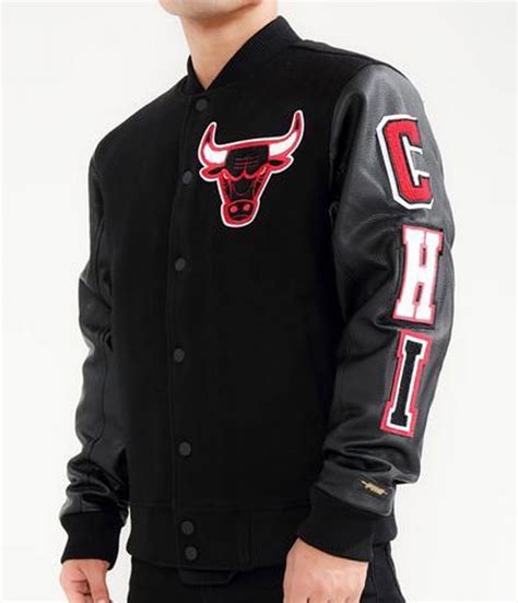 Pro Standard Red/Black Chicago Bulls Varsity Jacket - Jackets Masters
