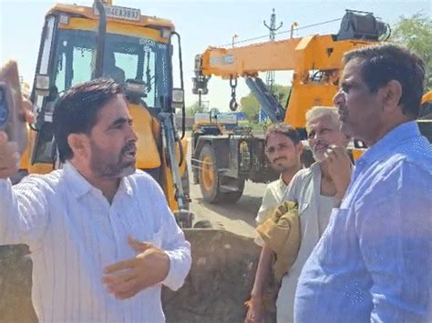RAS officer, Hanuman Beniwal clash during encroachment drive in Barmer ...