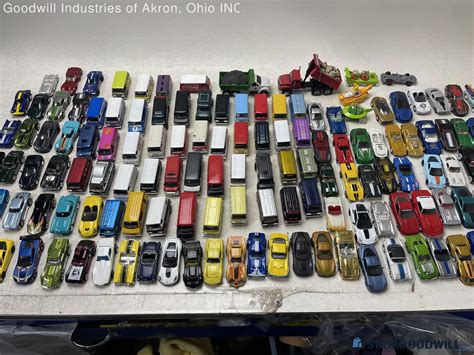 Vintage Hot Wheel Die Cast Cars and Vans Lot 14LBS Plus - shopgoodwill.com
