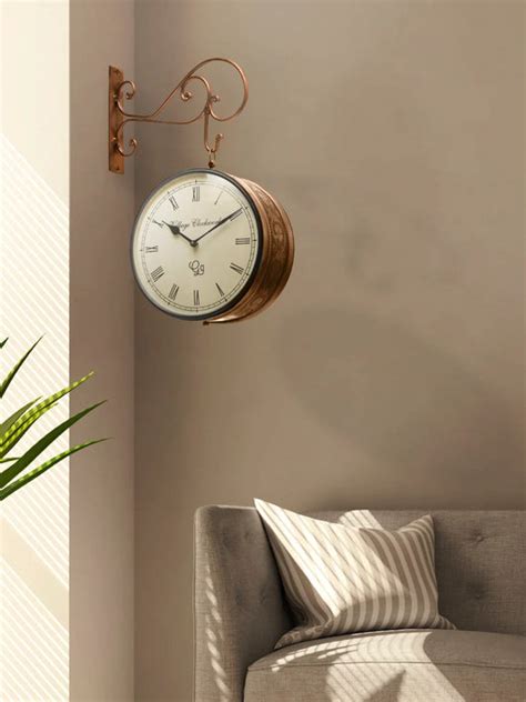 How to Choose the Right Wall Clock Size for Different Room Dimensions ...