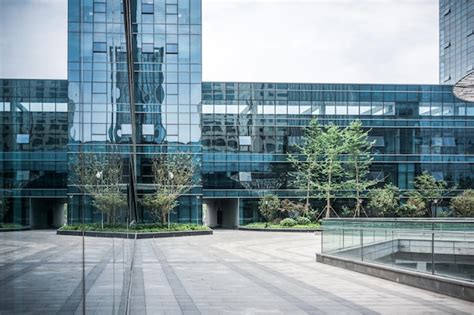 Modern Office Building 的图像结果