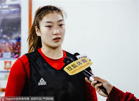 国际篮联看好中国女篮获得银牌！李梦领先美国名将，高居MVP榜第1