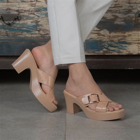 Discover the Latest Fashion of the Summer Footwear Collection at Tresmode