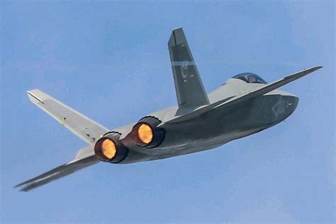 Caça stealth FC-31 da China em voo de teste - Poder Aéreo – Aviação ...