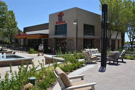 Jordan Landing Plaza - Big Shopping Centers USA