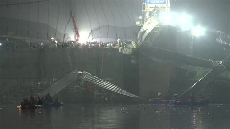 Video: गुजरात के मोरबी में बड़ा हादसा, केबल ब्रिज टूटा, 143 लोगों की ...