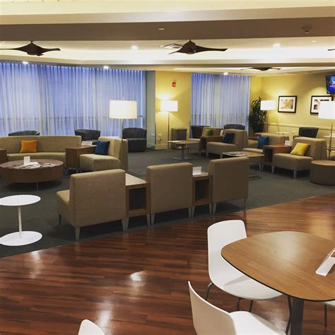 Hawaiian Airlines Plumeria Lounge Honolulu - John the Wanderer