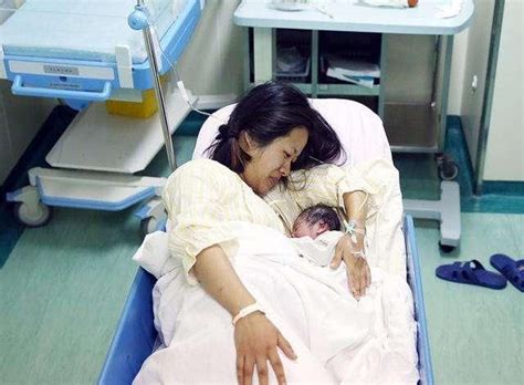 宝妈们在医院扎堆生孩子，医院抱错婴儿的概率究竟有多大？|婴儿|医院|手环_新浪新闻