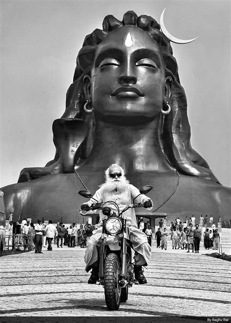 मशहूर फोटोग्राफर रघु राय के कैमरे में कैद सद्गुरु की खास तस्वीरें...