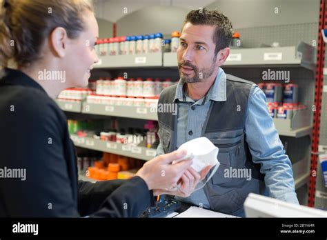 Shop Assistant 的图像结果