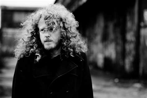 R1 - Stage 6 Place in the World fades away - The Caretaker - LETRAS.COM