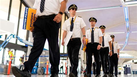 United Airlines and Pilots Agree on Deal Raising Pay as Much as 40% - The New York Times